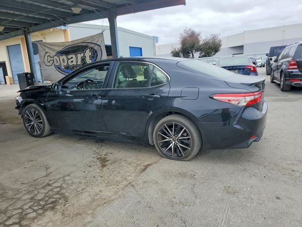 2018 TOYOTA CAMRY