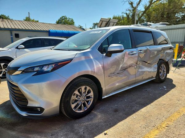 2025 TOYOTA SIENNA