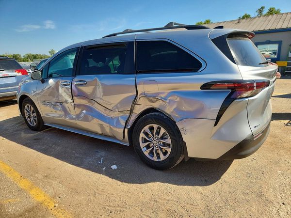 2025 TOYOTA SIENNA
