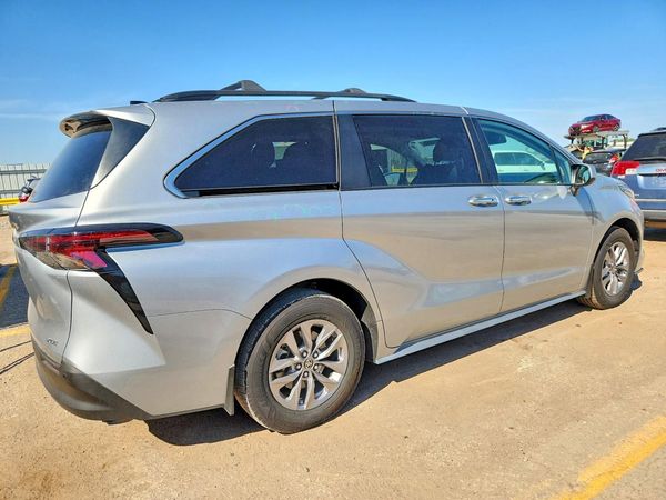 2025 TOYOTA SIENNA