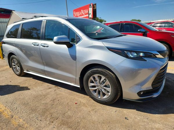 2025 TOYOTA SIENNA