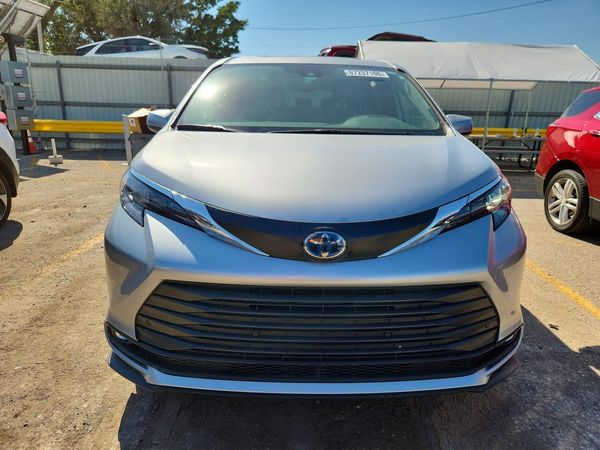 2025 TOYOTA SIENNA