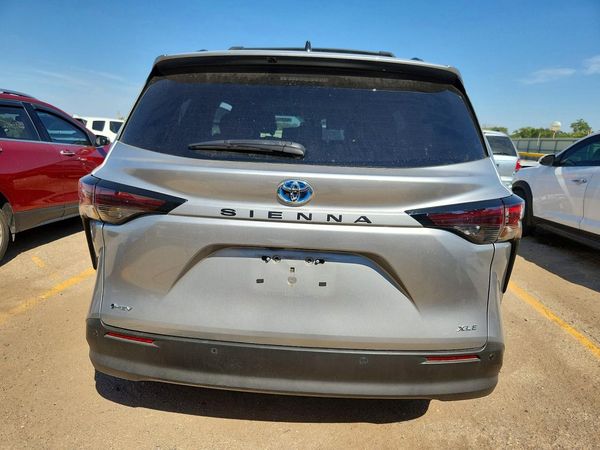 2025 TOYOTA SIENNA