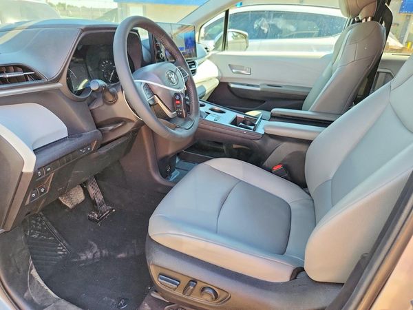 2025 TOYOTA SIENNA