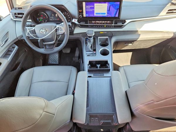 2025 TOYOTA SIENNA