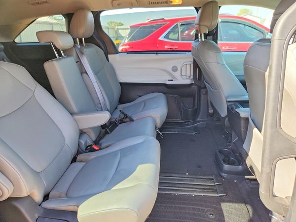 2025 TOYOTA SIENNA