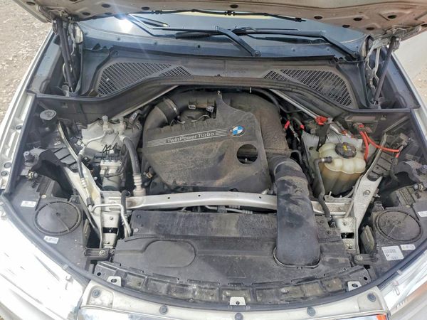 2017 BMW X5 sDrive35i — Engine bay