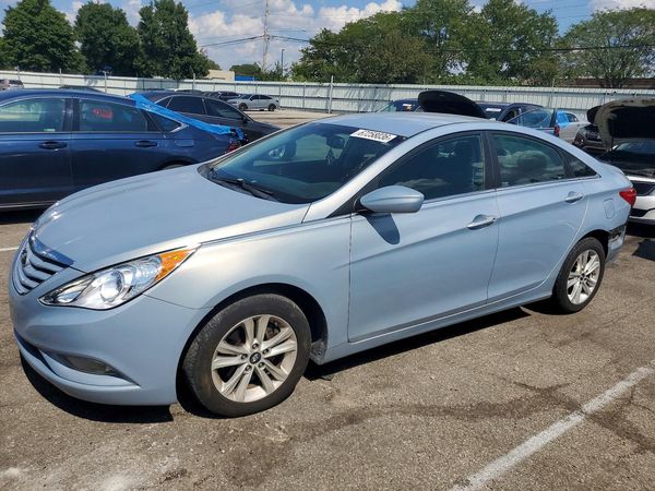 2013 HYUNDAI SONATA GLS/ GLS Popular — Front 3/4