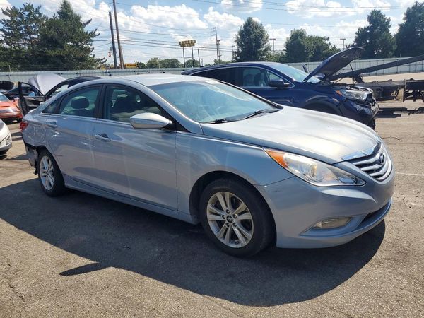 2013 HYUNDAI SONATA GLS/ GLS Popular — Passenger 3/4
