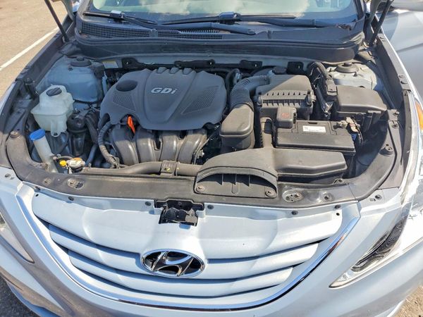 2013 HYUNDAI SONATA GLS/ GLS Popular — Engine bay