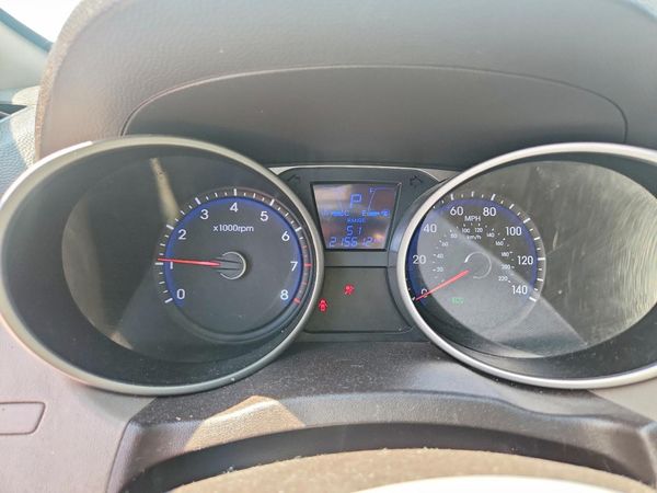 2015 HYUNDAI TUCSON GLS (Middle)