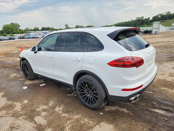 2016 PORSCHE CAYENNE