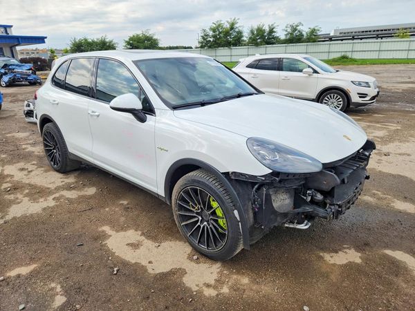 2016 PORSCHE CAYENNE