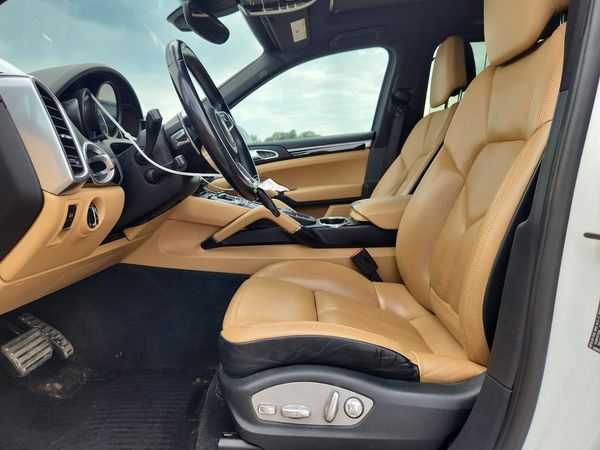 2016 PORSCHE CAYENNE