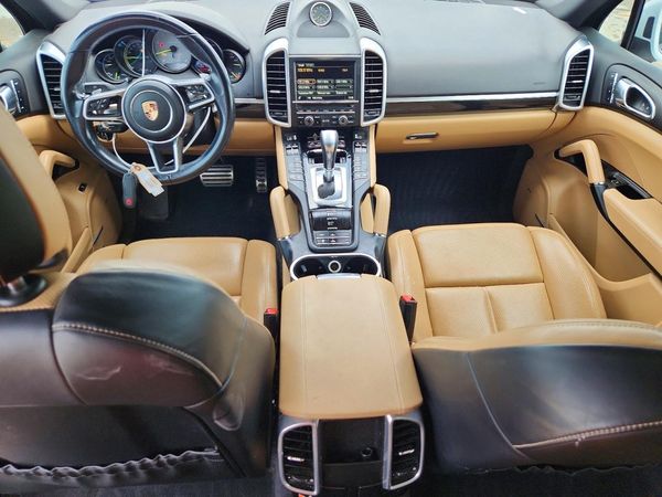 2016 PORSCHE CAYENNE