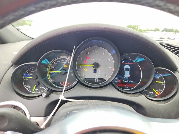 2016 PORSCHE CAYENNE