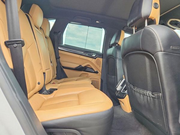 2016 PORSCHE CAYENNE
