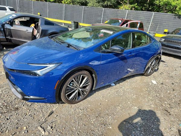 2026 TOYOTA PRIUS — Front 3/4