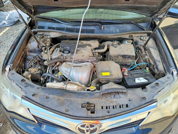 2012 TOYOTA CAMRY — Engine bay