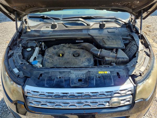 2016 LAND ROVER DISCOVERY HSE — Engine bay