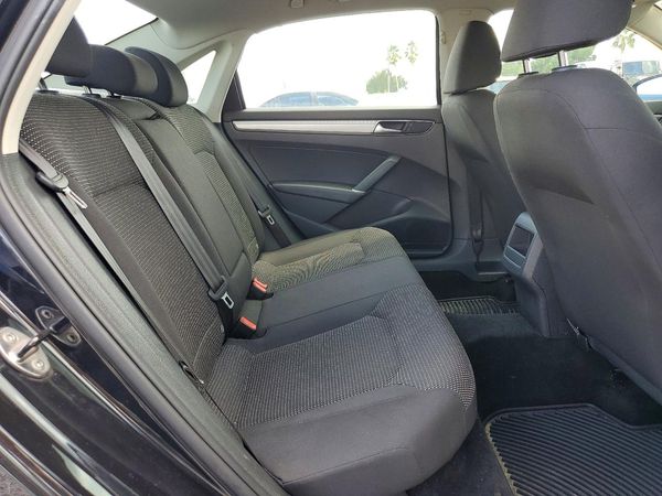 2017 VOLKSWAGEN PASSAT