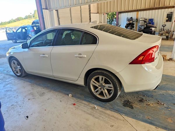 2015 VOLVO S60