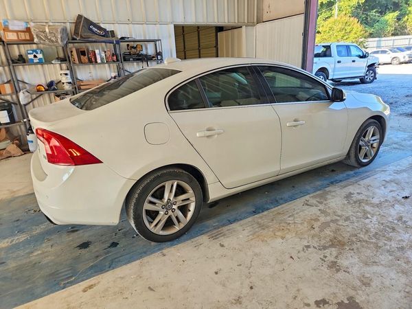2015 VOLVO S60