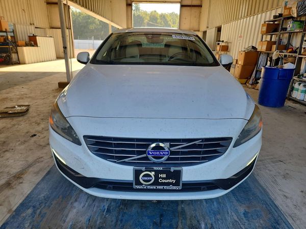 2015 VOLVO S60