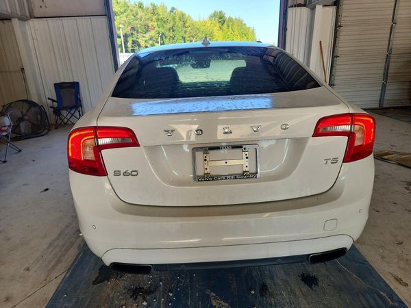2015 VOLVO S60