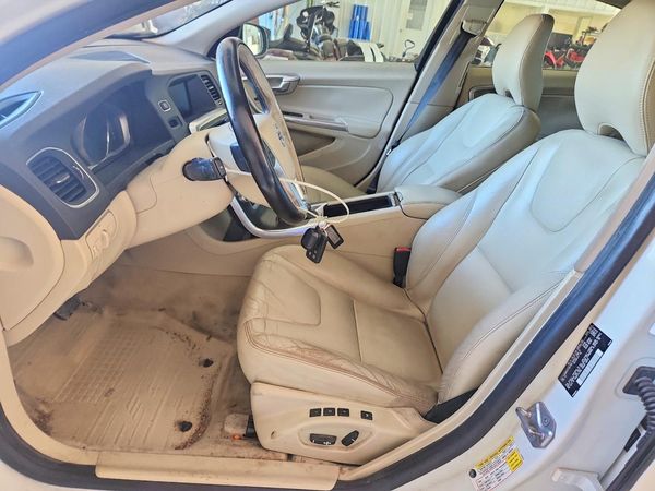 2015 VOLVO S60