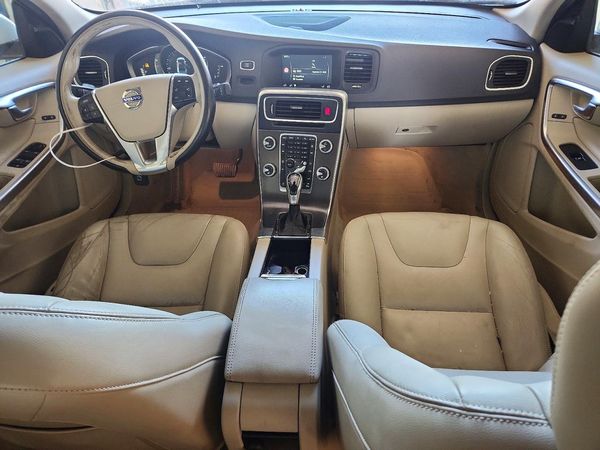 2015 VOLVO S60