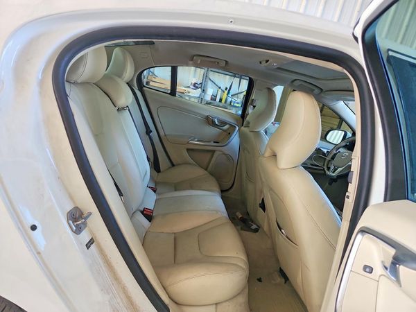 2015 VOLVO S60