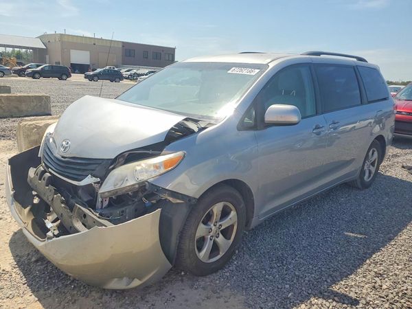 2012 TOYOTA SIENNA