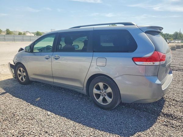 2012 TOYOTA SIENNA