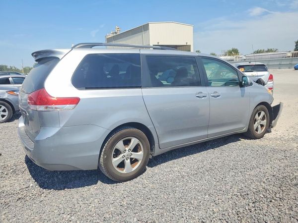 2012 TOYOTA SIENNA