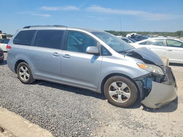 2012 TOYOTA SIENNA