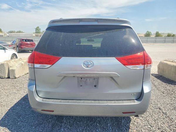 2012 TOYOTA SIENNA