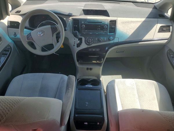 2012 TOYOTA SIENNA