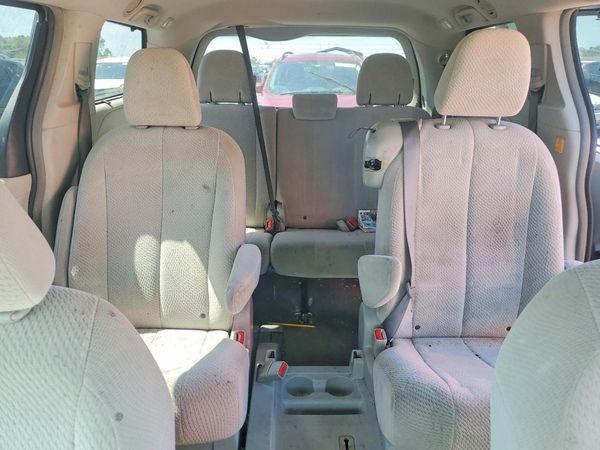 2012 TOYOTA SIENNA