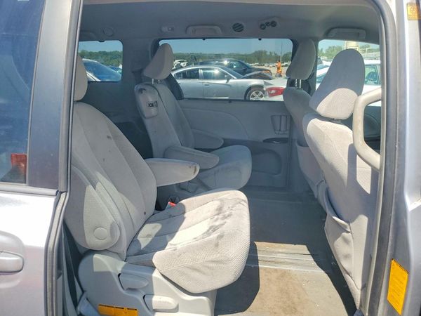 2012 TOYOTA SIENNA