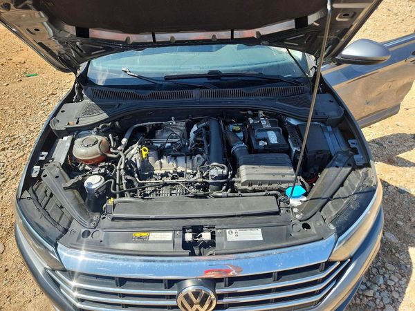 2019 VOLKSWAGEN JETTA — Engine bay