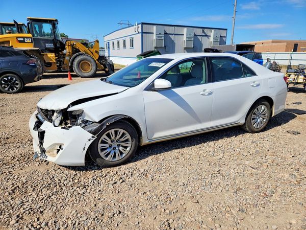 2014 TOYOTA CAMRY