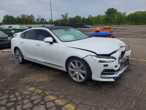 2018 VOLVO S90