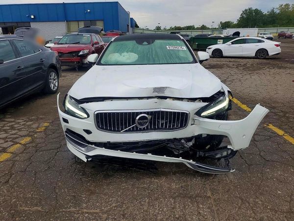 2018 VOLVO S90