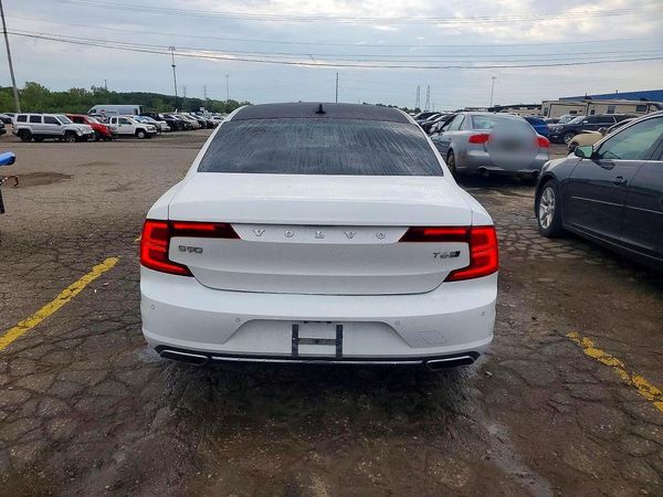 2018 VOLVO S90