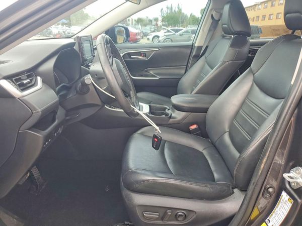 2020 TOYOTA RAV4 XLE Premium