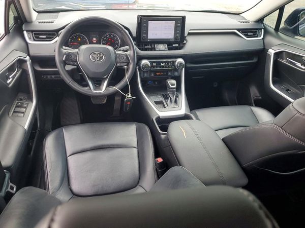 2020 TOYOTA RAV4 XLE Premium