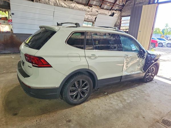 2022 VOLKSWAGEN TIGUAN 4Motion SE
