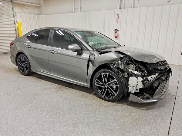2026 TOYOTA CAMRY — Passenger 3/4