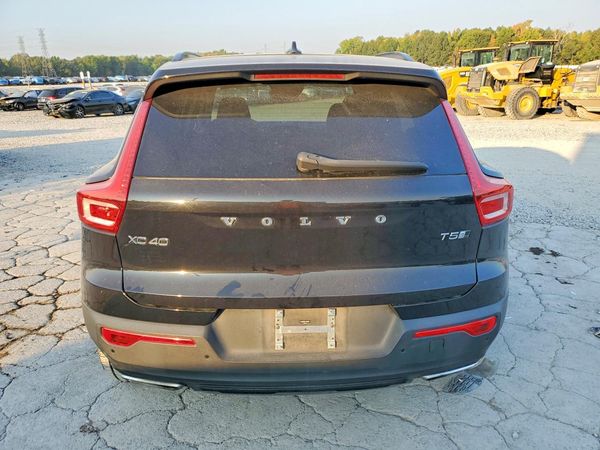 2020 VOLVO XC40